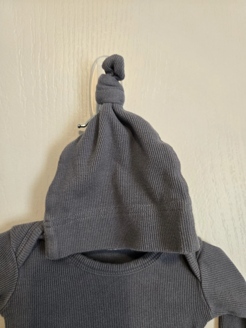 Mushie Knot Hat & Gown Baby Set in Dusty Blue and Light Heather
